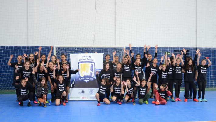 PROJETO GAROTAS JOGAM FUTSAL