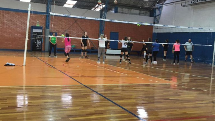 1º Treino de Voleibol – fotos