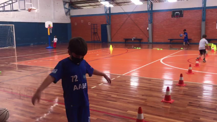 Traga seu filho aulas de Basquete